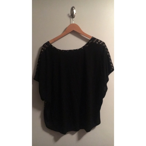 Patterned Top - Picture 2 of 2